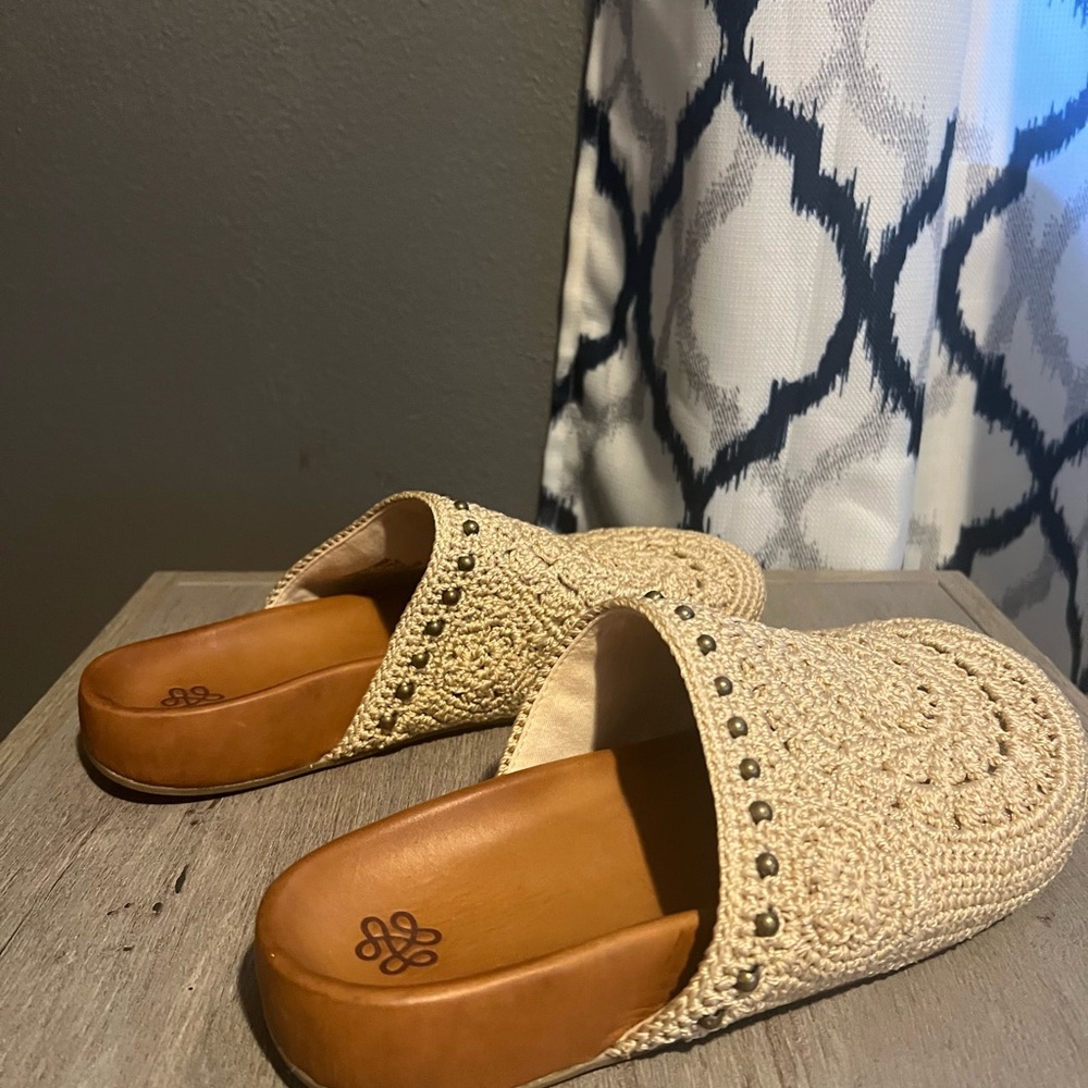 Elegant Bolina’s Tan Crochet Women's Mules - Picture 2 of 8